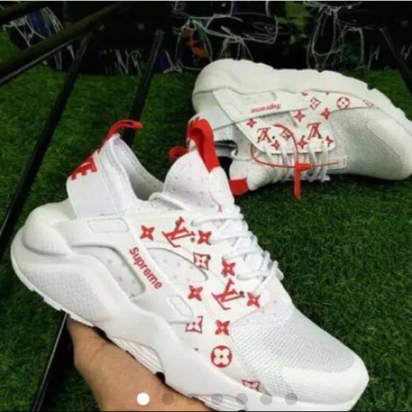 Nike Shoes - Nike huaraches:/ SUPREME